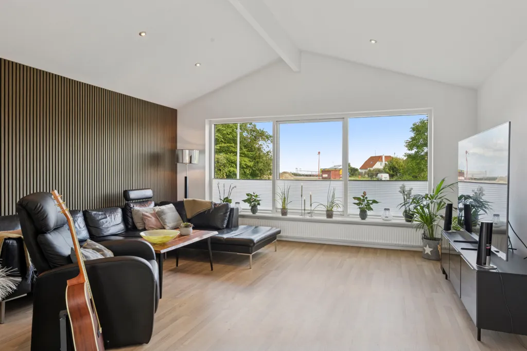 Séjour - Modernised Villa with Garden near Køge
