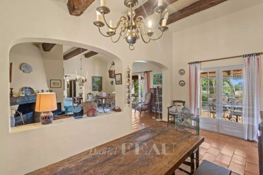 Salle à manger - Villa Luxueuse avec Piscine à Grimaud