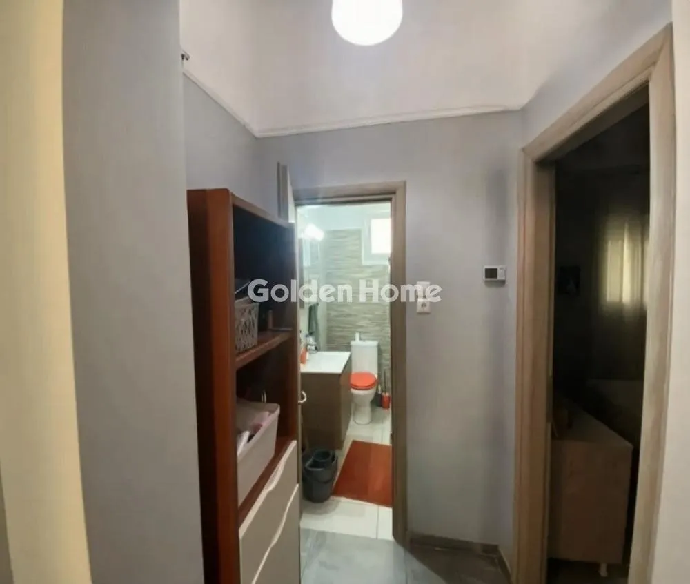 Entrée - Modernised Flat with Balcony in Moschato Centre