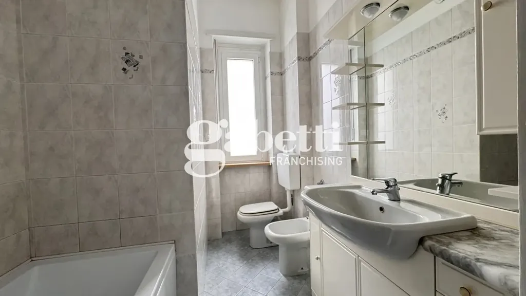 Vannitoad - Central Triplex with Balcony in Turin