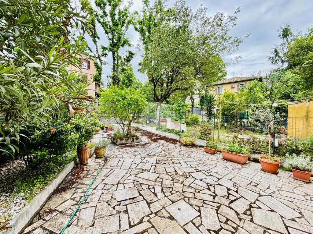 Jardin - Rear-Facing Apartment with Garden in Viterbo