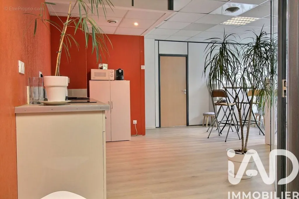 Kabinet - Renovated Office Space with Parking in Aix-en-Provence