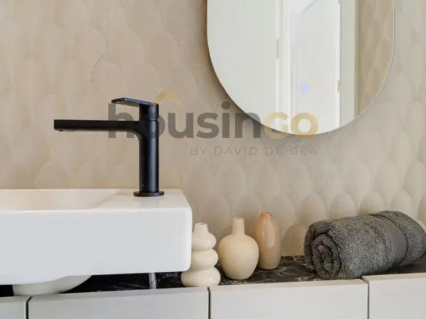 Bathrooms - Modern Penthouse with Central Madrid Views