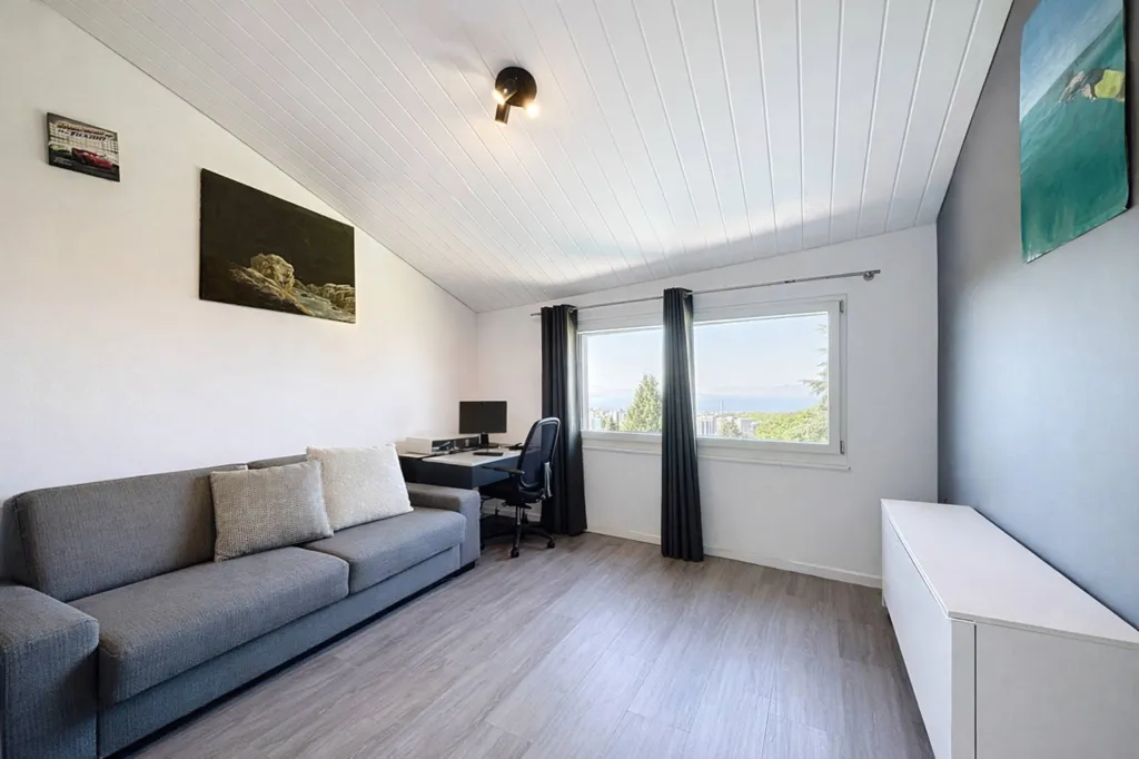 Magamistoad - Modern Villa with Lake View in Residential Area