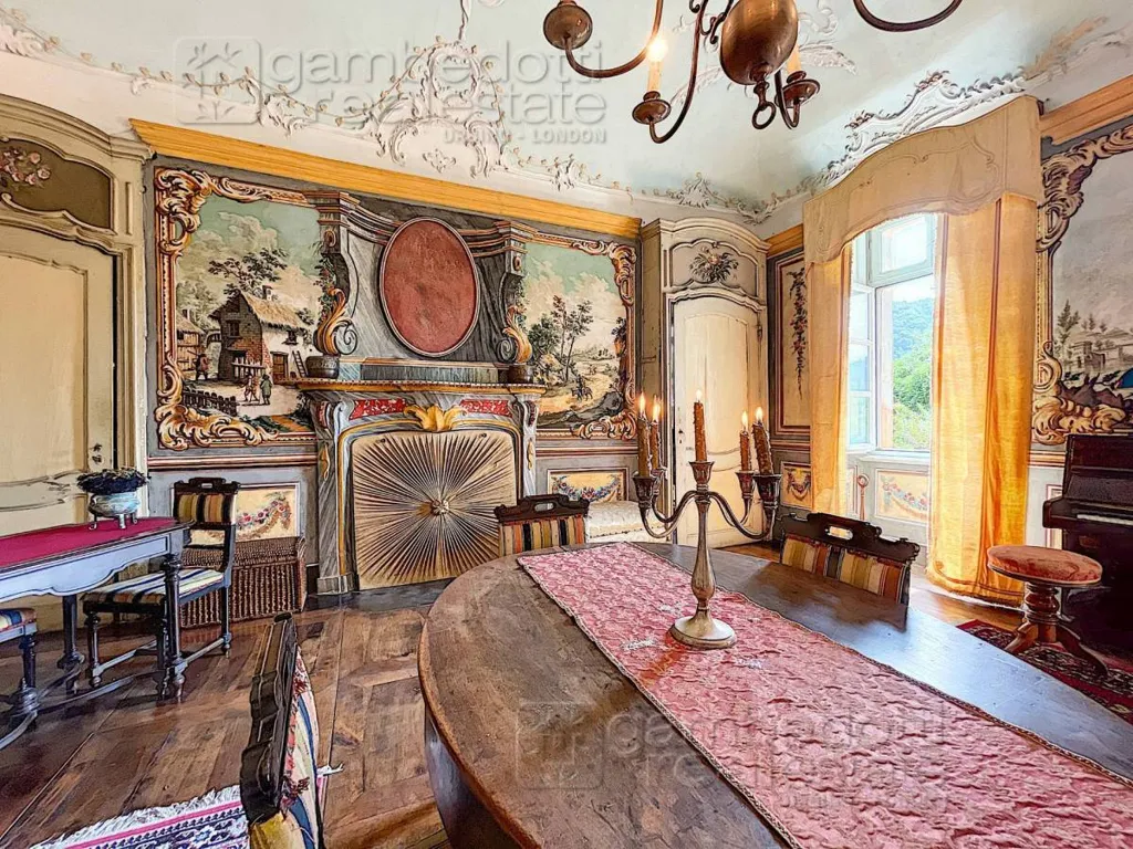 Dining Room - Historic Villa with Garden in Barge