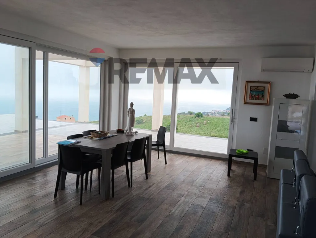 Söögituba - Newly Built Villa with Sea View in Augusta