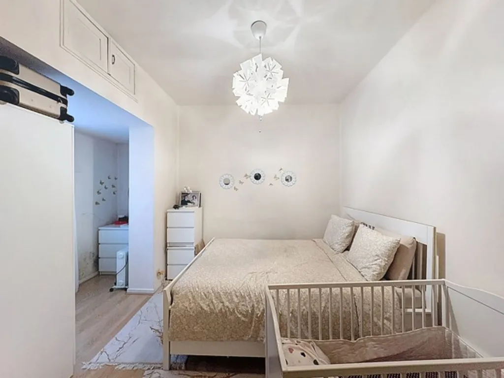 Magamistoad - 2-Bedroom Apartment with Terrace in Schaerbeek