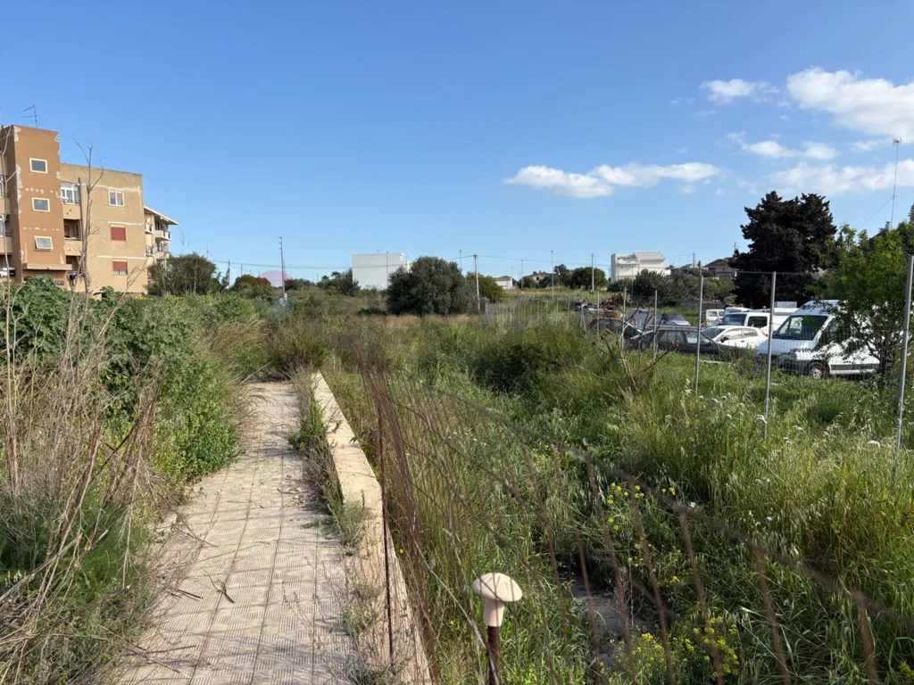 Giardino - Buildable Land with Urban Amenities in Ispica
