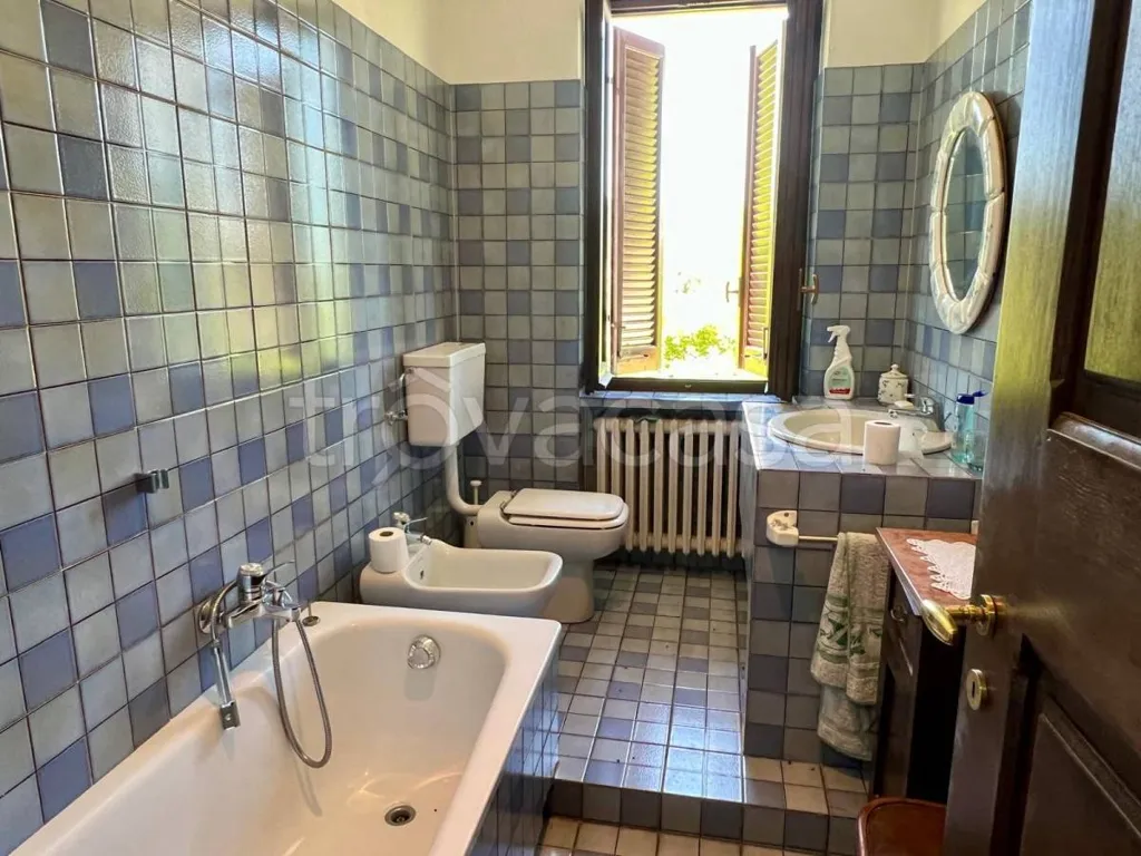 Salles de bain - Villa with Private Garden in Sommariva Perno