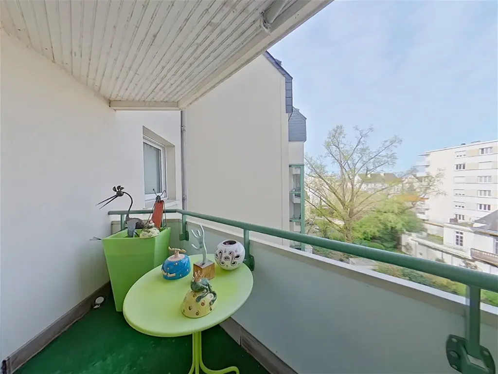 Balcon - Appartement 4 Pièces avec Garage à Tours