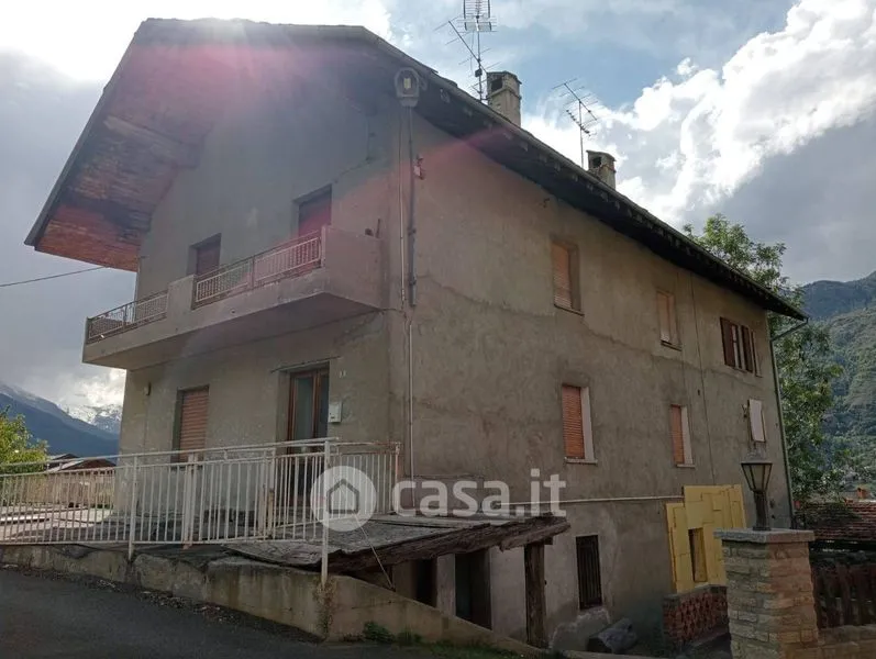 Välivaade - Semi-Detached House with Garden in Gressan