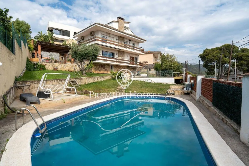 Piscina - Luxury House with Pool in Castelldefels