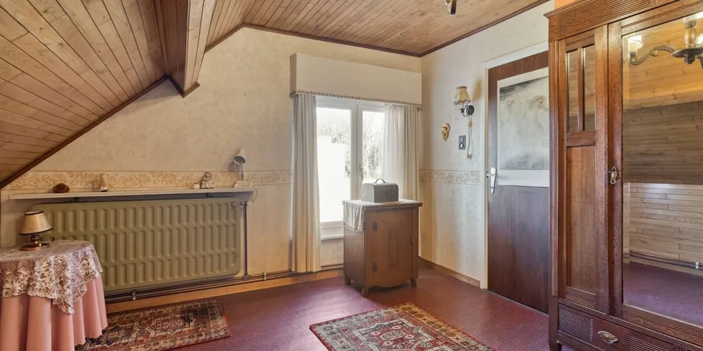 Magamistoad - House with Development Potential in Brasschaat