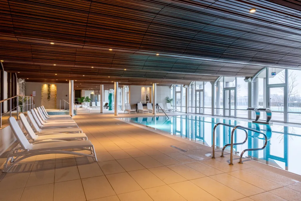 Piscine - Modern Two-Bedroom Flat with Dual Terraces in Malmö