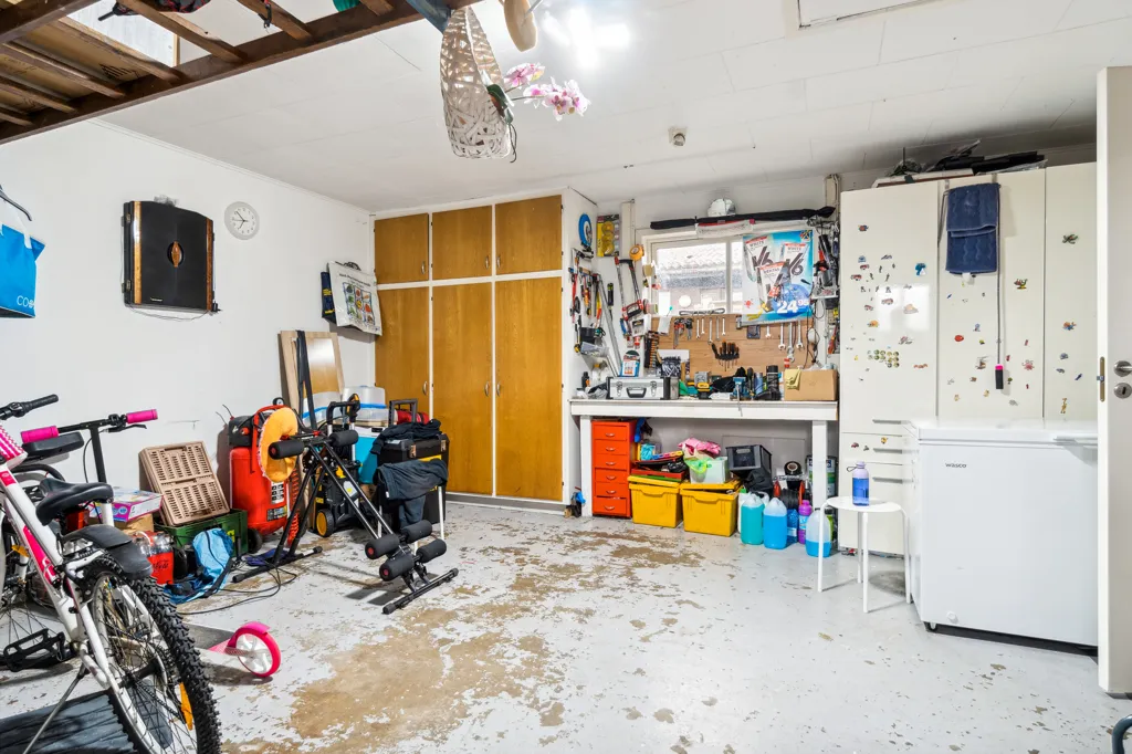Garage - Villa with Play Area near Give