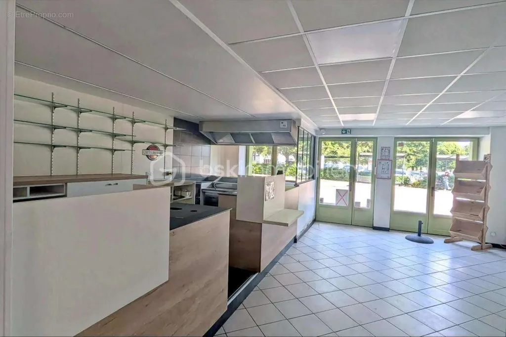 Stanze - Mixed-Use Building in La Guerche-de-Bretagne Centre