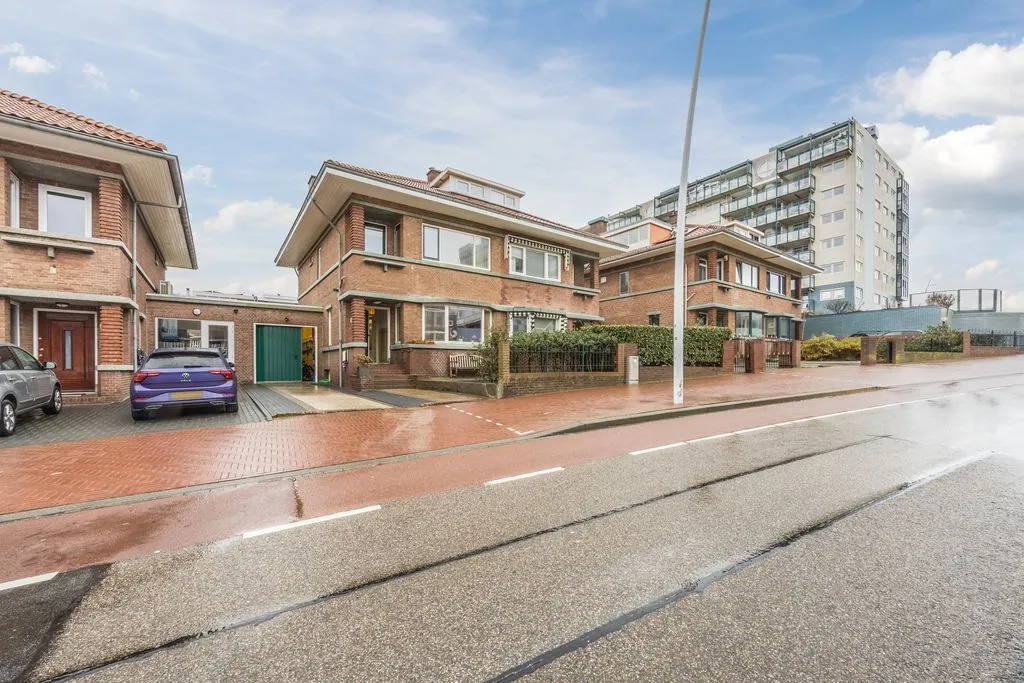 Esterno - 1930s House with Garden in Scheveningen