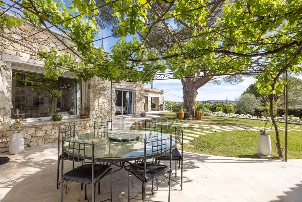 Terrasse - Bastide Rénovée à Saint-Paul-de-Vence