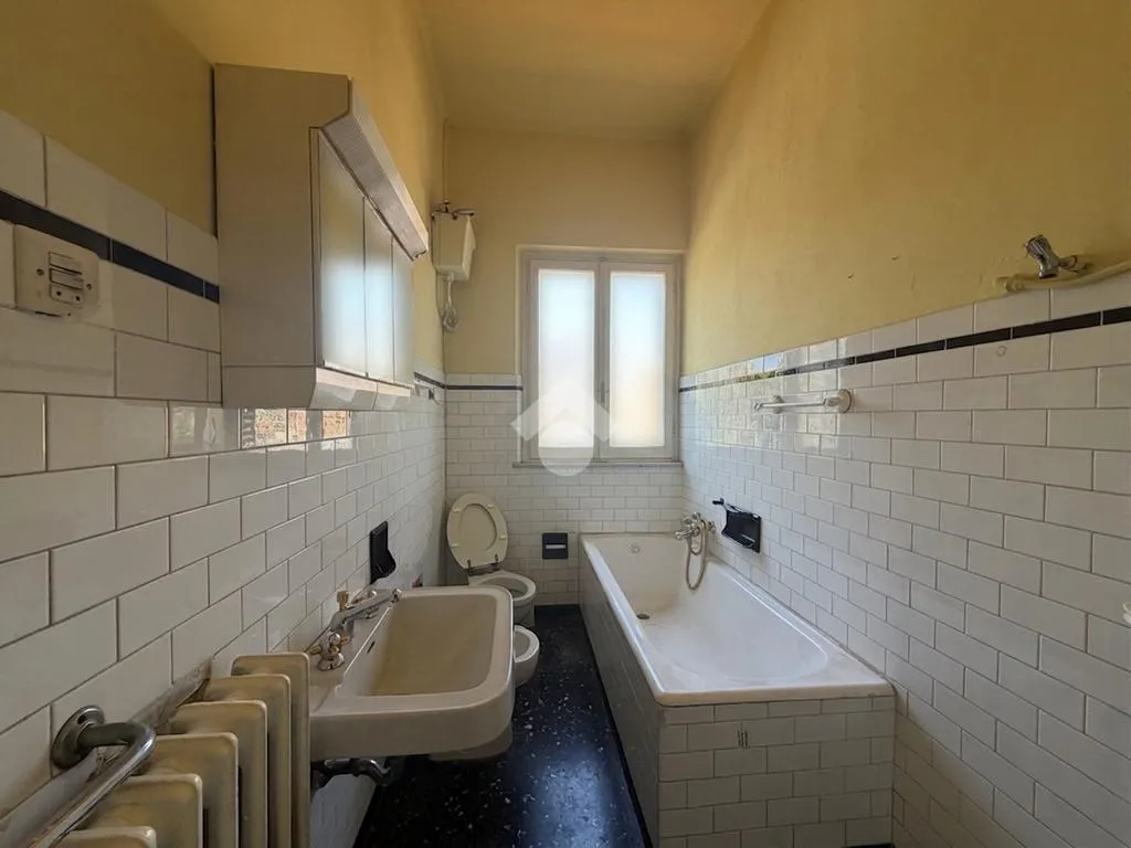 Vannitoad - Corner Semi-Detached Villa with Private Garden in Pesaro