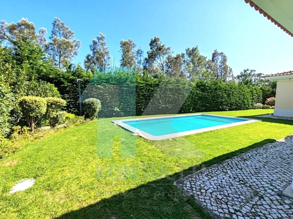 Piscina - Luxury Villa with Pool in Penha Longa, Cascais