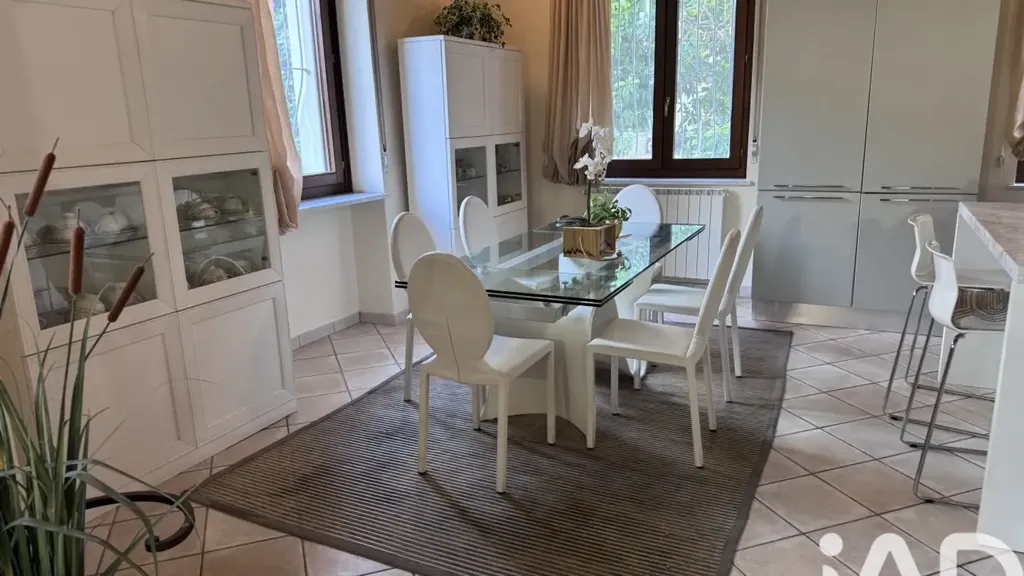 Dining Room - Ground Floor Apartment with Garden in Querceta