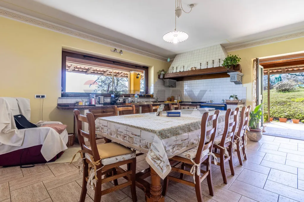 Sala da pranzo - Villa indipendente con parco privato a Magnano
