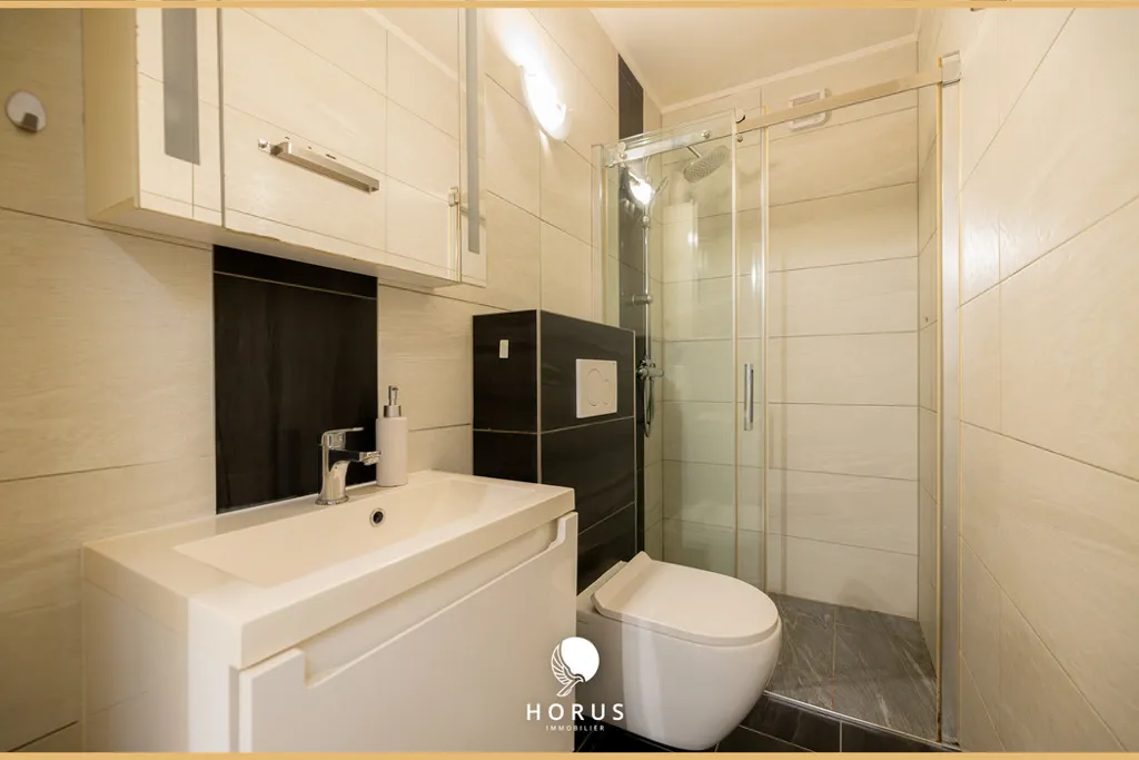 Salles de bain - Appartement 4 Chambres avec Jardin à Kehlen
