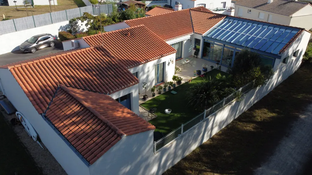 Vue aérienne - Maison d'Architecte avec Piscine à Fromentine
