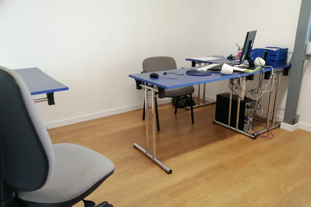 Bureau - Warehouse with High Ceilings in Accessible Location