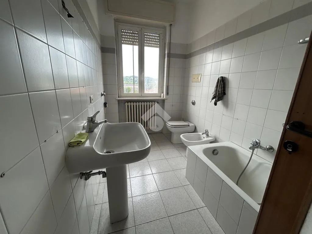 Vannitoad - Quadrilocale with Balcony View in Sorisole