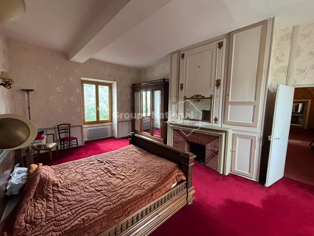 Chambres - Bâtisse de 7 Pièces avec Jardin à Bonneuil en Valois