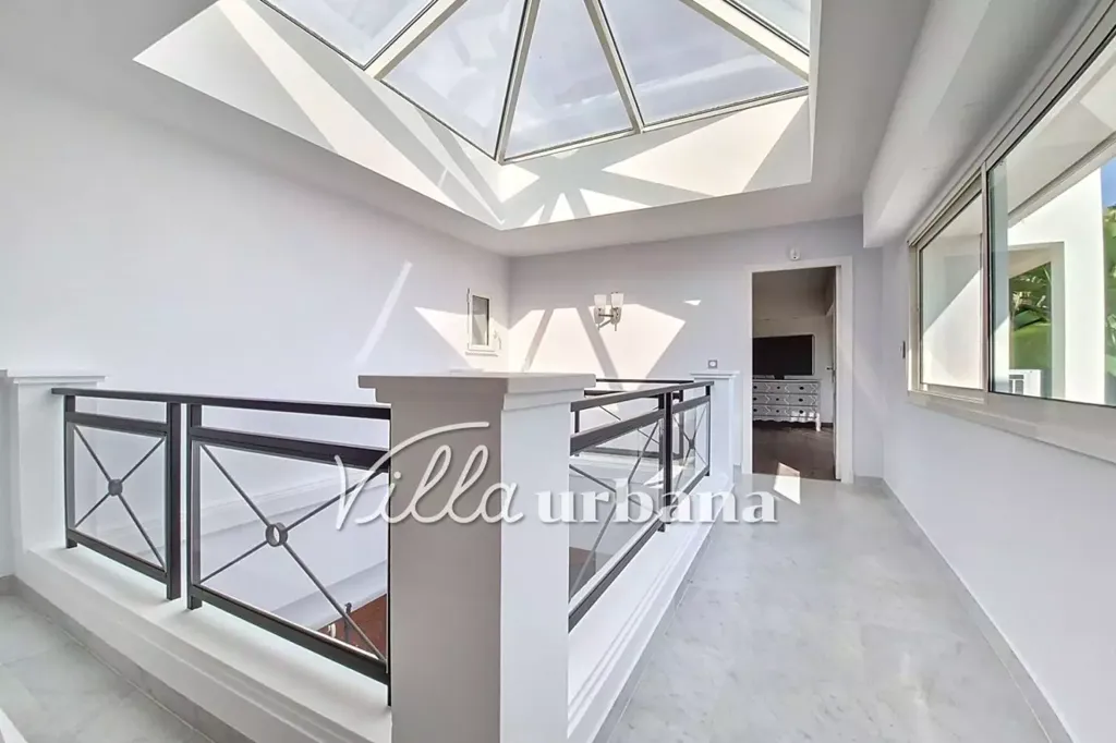 Hallway - House with Sea View and Pool in Antibes