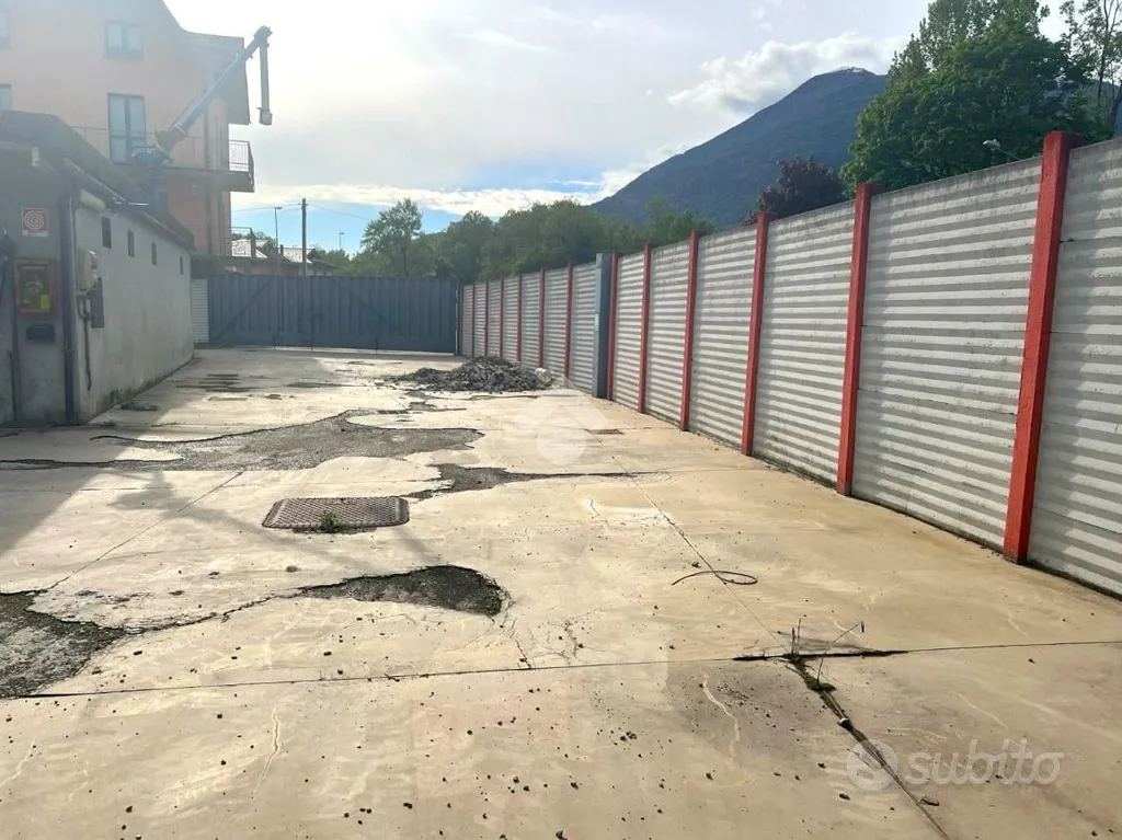 2-room commercial property in IT