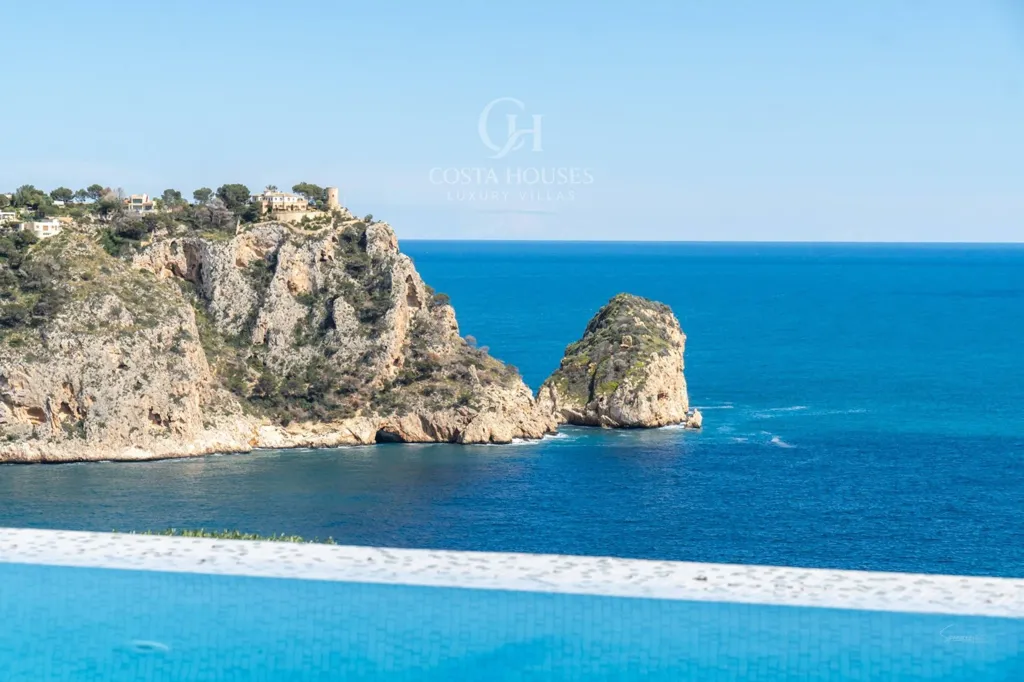 Bassein - Contemporary Villa with Seafront Views in Jávea