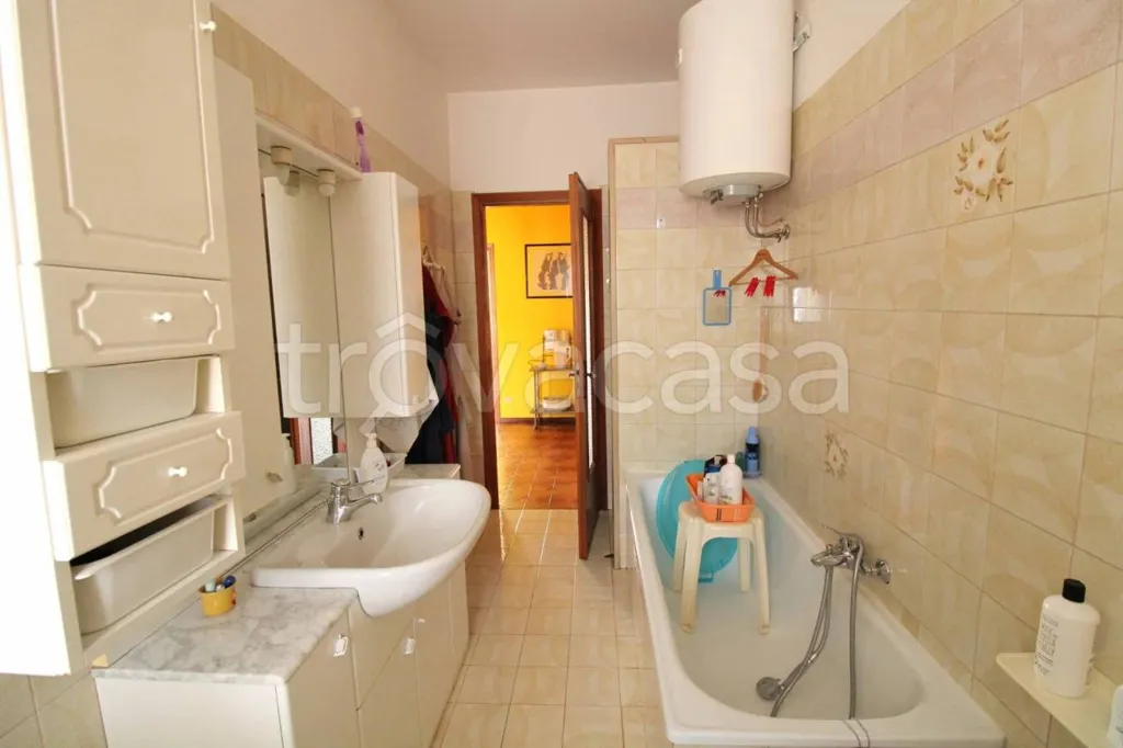 Salles de bain - Apartment with Private Parking in Canale