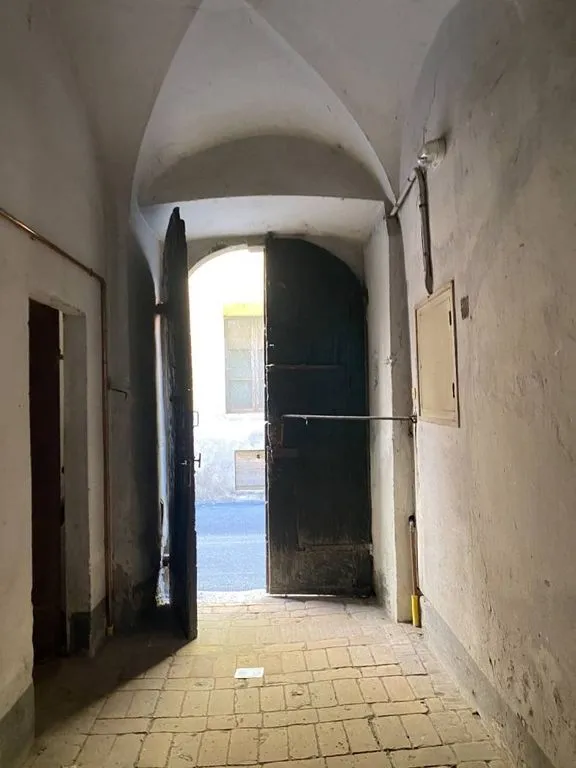 Entrée - Seventeenth-Century House with Courtyard in Bobbio