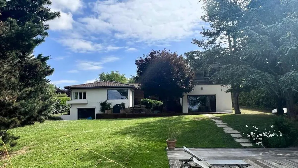 Aed - Renovated Villa with Pool in Lissieu