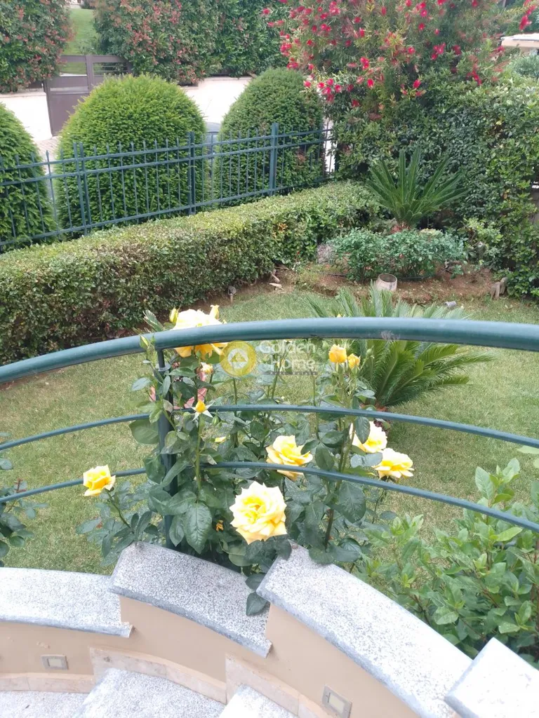 Garden - Independent Mezzanine in Varympompi, Athens