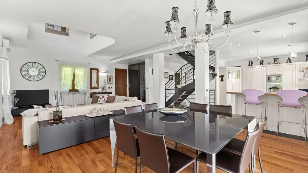 Sala da pranzo - Villa with Lake View in Montorfano