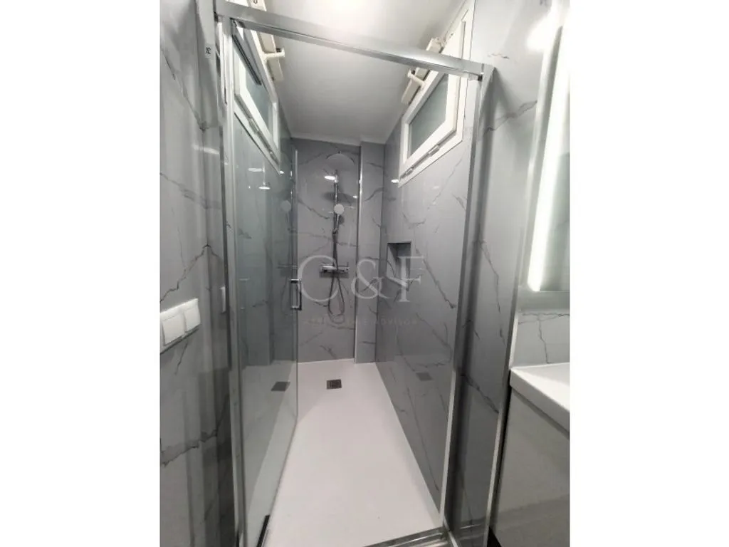 Salles de bain - Remodelled 2-Bedroom Apartment in Central Oeiras