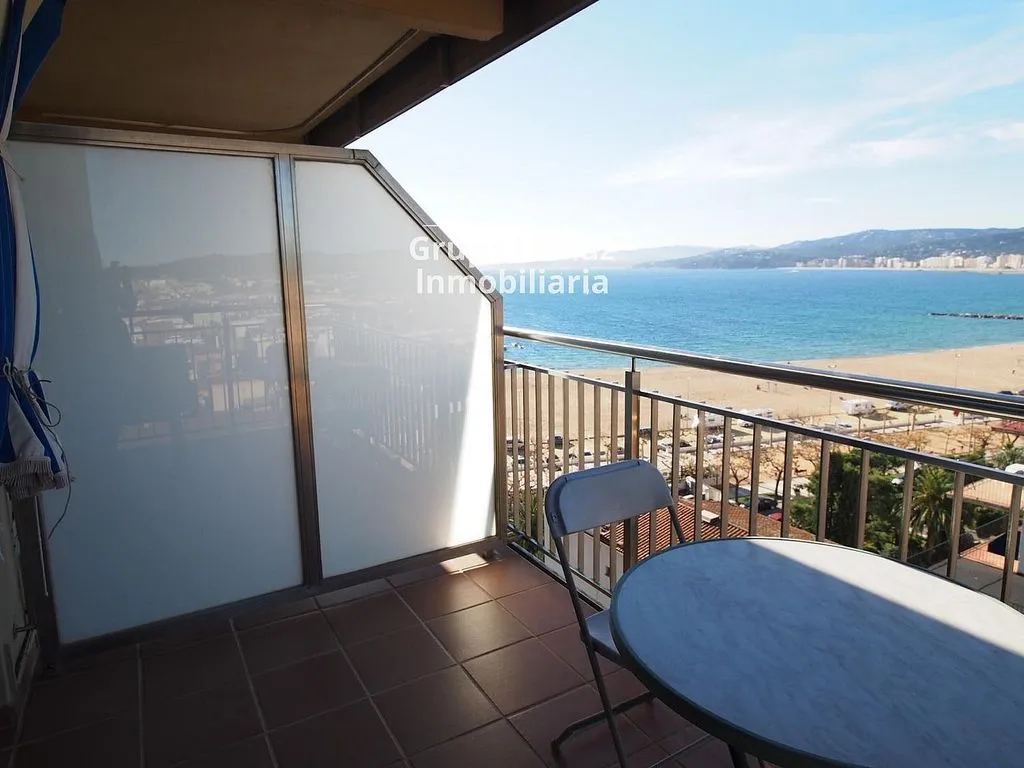 Balcon - Seafront Apartment with Balcony in Palamós