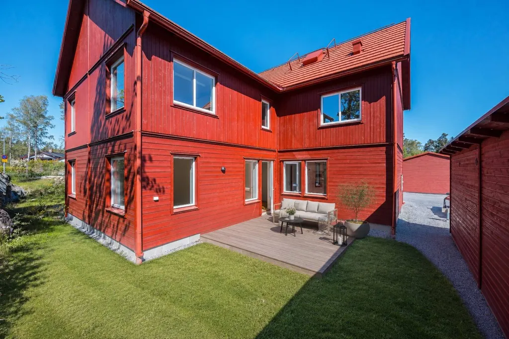Esterno - Architectural Semi-detached House in Kårsta