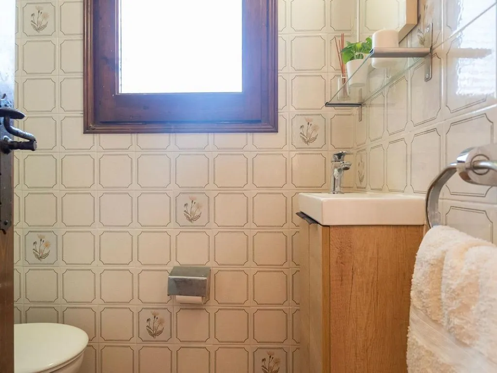 Bathrooms - Sea View House with Pool in Cala Mateua