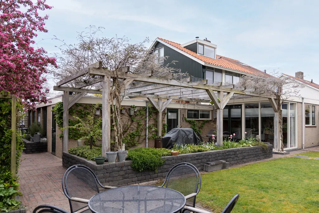 Terrasse - Two-Storey House with Garden in Wieringerwerf
