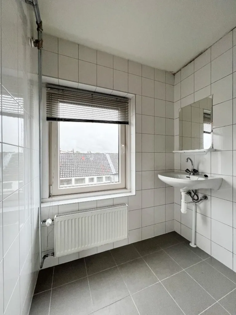 Salles de bain - Student-Friendly Apartment with Balcony in Rotterdam