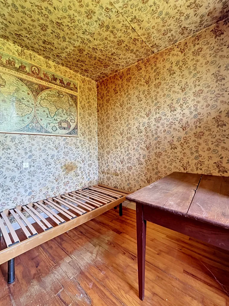 Chambres - Maison à Rénover avec Jardin à Dole Bedugue