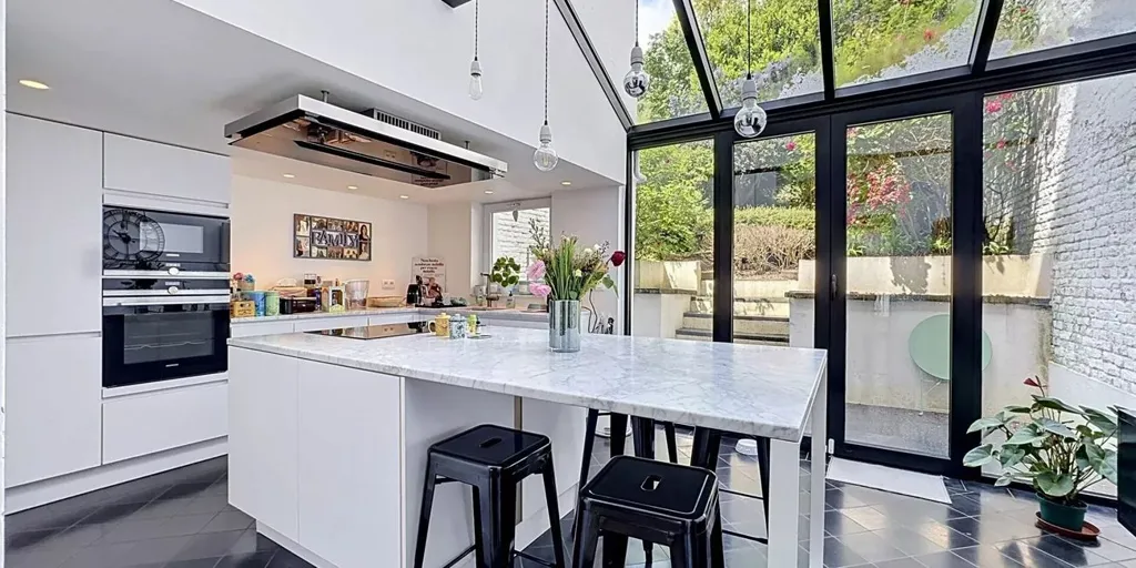 Cuisine - Maison Rénovée avec Terrasse à Ukkel