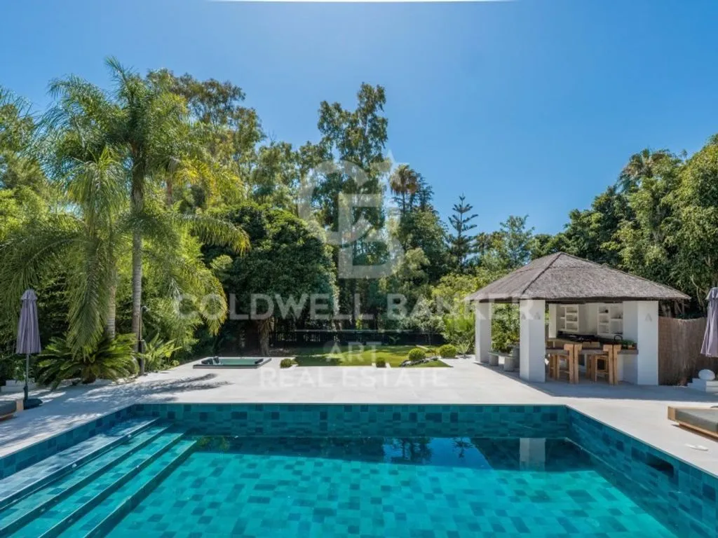 Piscine - Luxury Villa with Pool in Nueva Andalucia