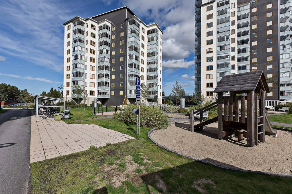Aed - Apartment with South-Facing Balcony in Umeå