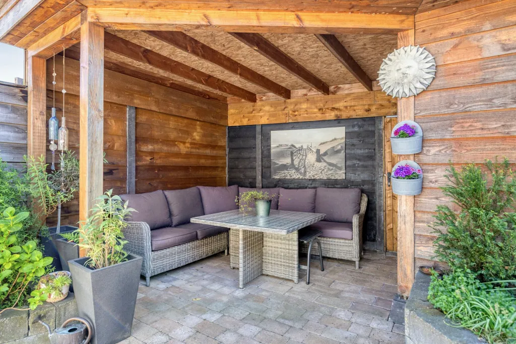 Terrass - Modern Bungalow with Solar Panels in Someren